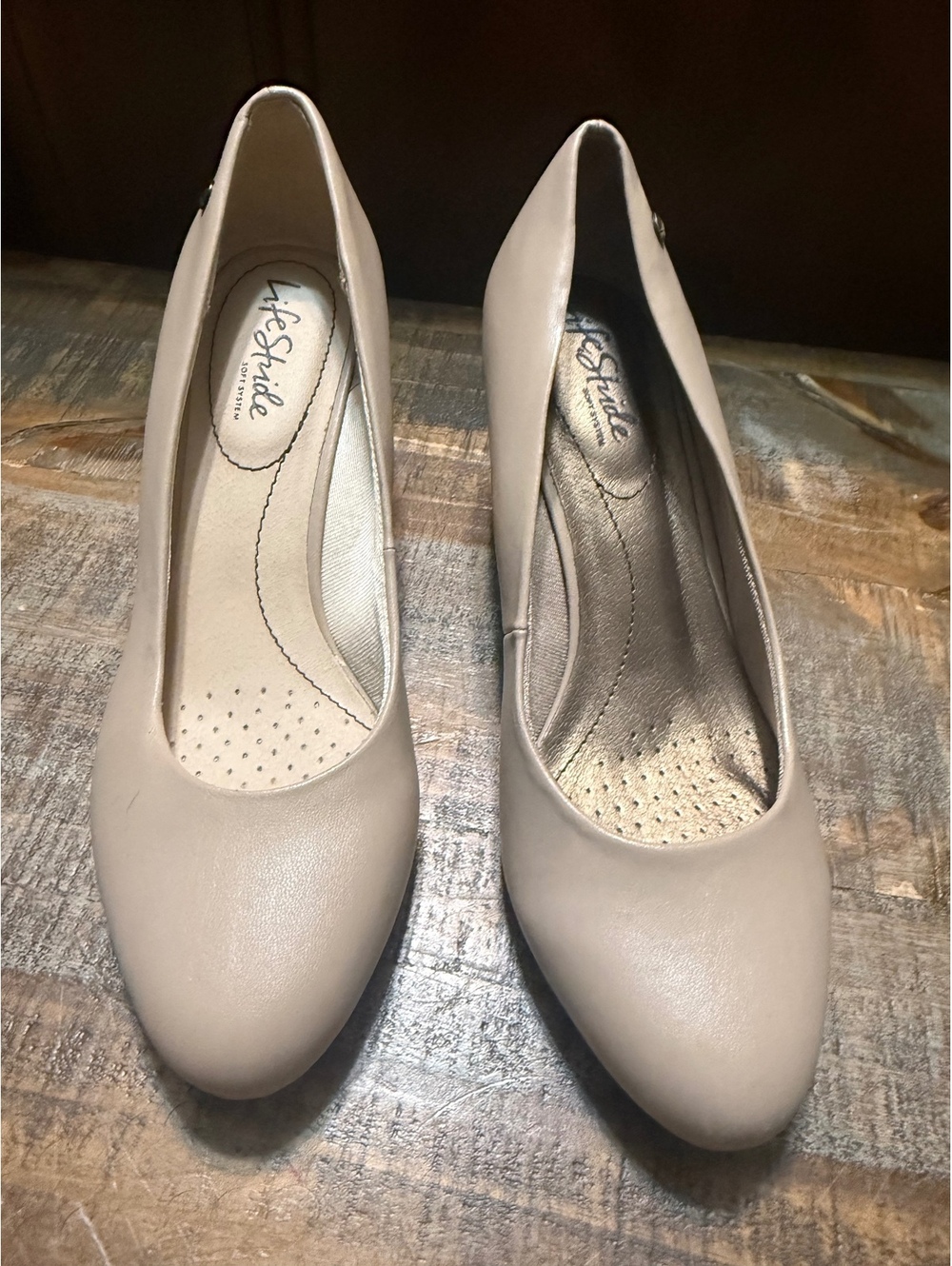 New LifeStride Women's Beige Leather Pumps Heels Size 7.5 M